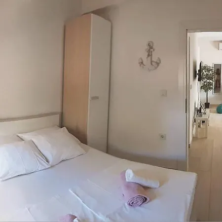 Irina Apartman *
